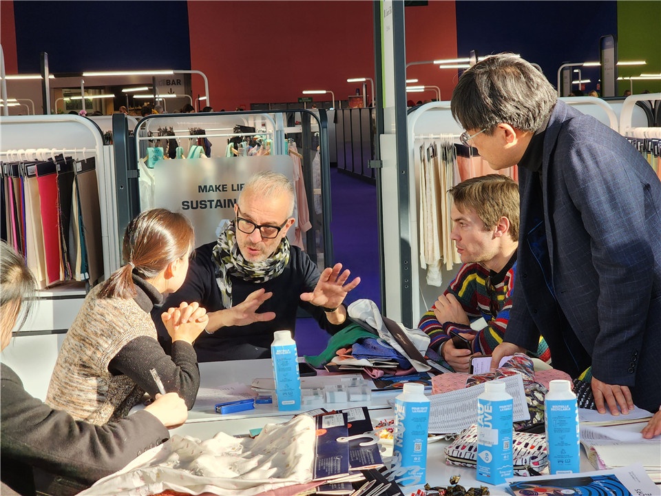 1676267098379135 1676267098379135