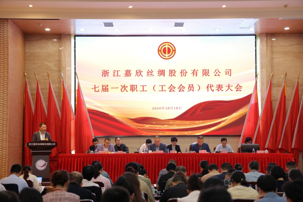 1729477125375115 077A0803