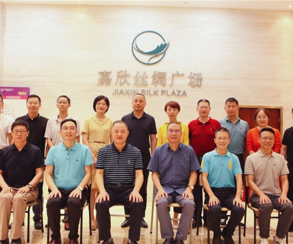 ����һ�г���ѧ��У��Ƹ�õ���Բ������