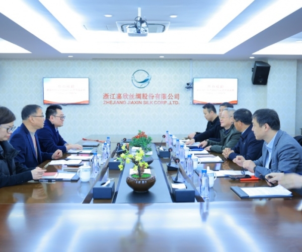 �й���֯Ʒ�������̻�ܼײ��᳤һ�����õ��� ��̵��б�ó������Я��̽Ѱǰ���¾�